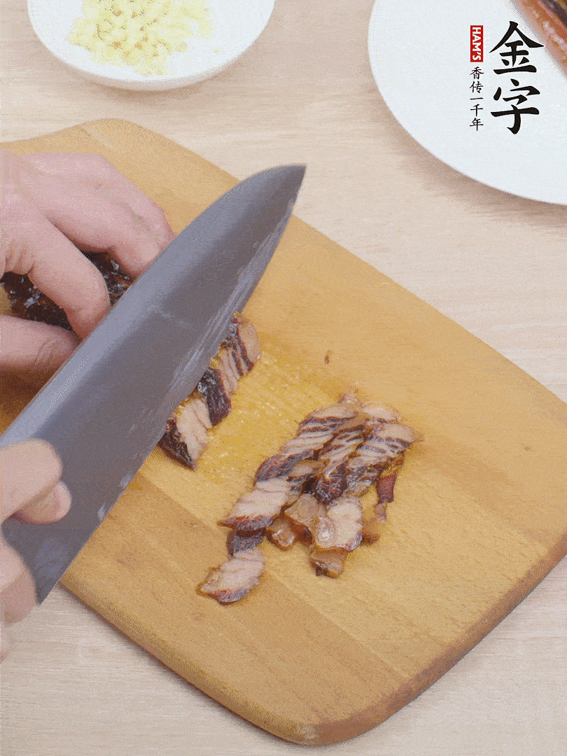 九游会
酱油肉切薄片。